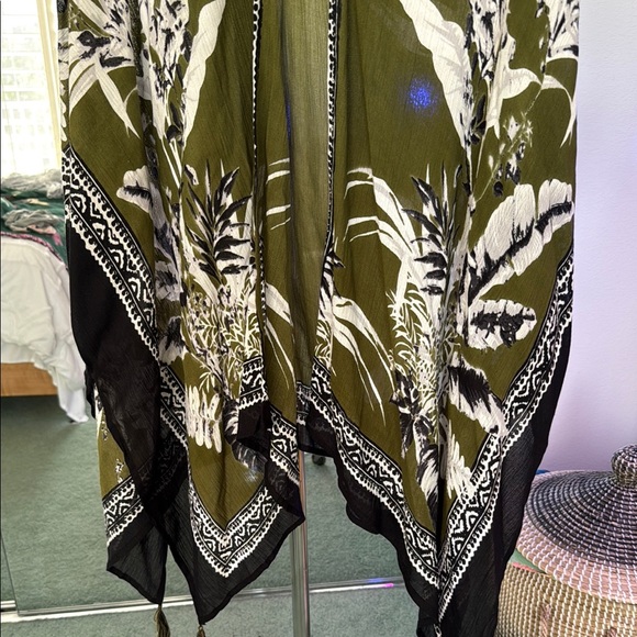 Vince Camuto Green and Black Curtains with Bold Accents - Picture 3 of 8